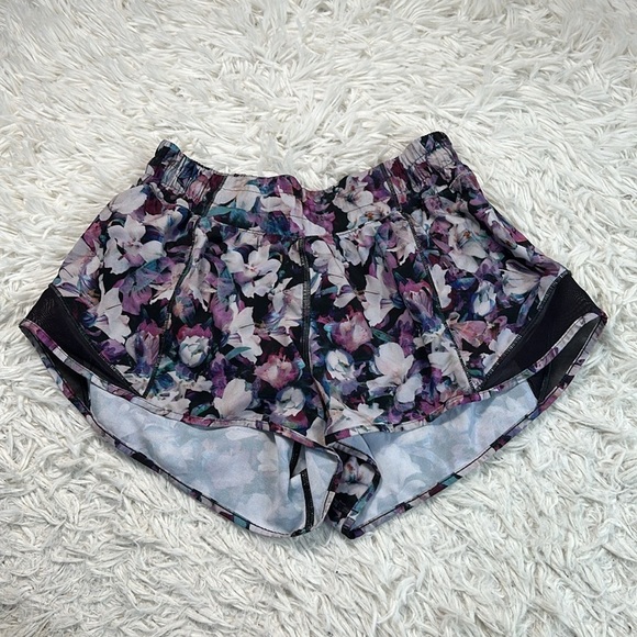 Lululemon Hotty Hot Short II *2.5" Utopia Multi / Deep Phantom - Picture 1 of 6